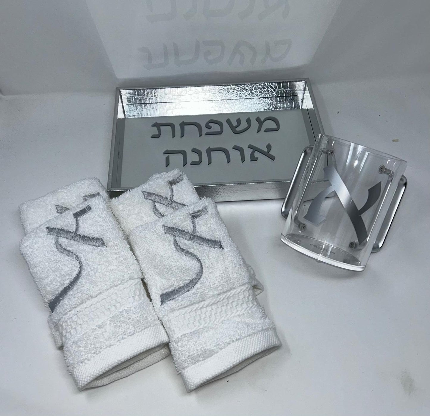 Tray + kvort + 4 fingertip towels