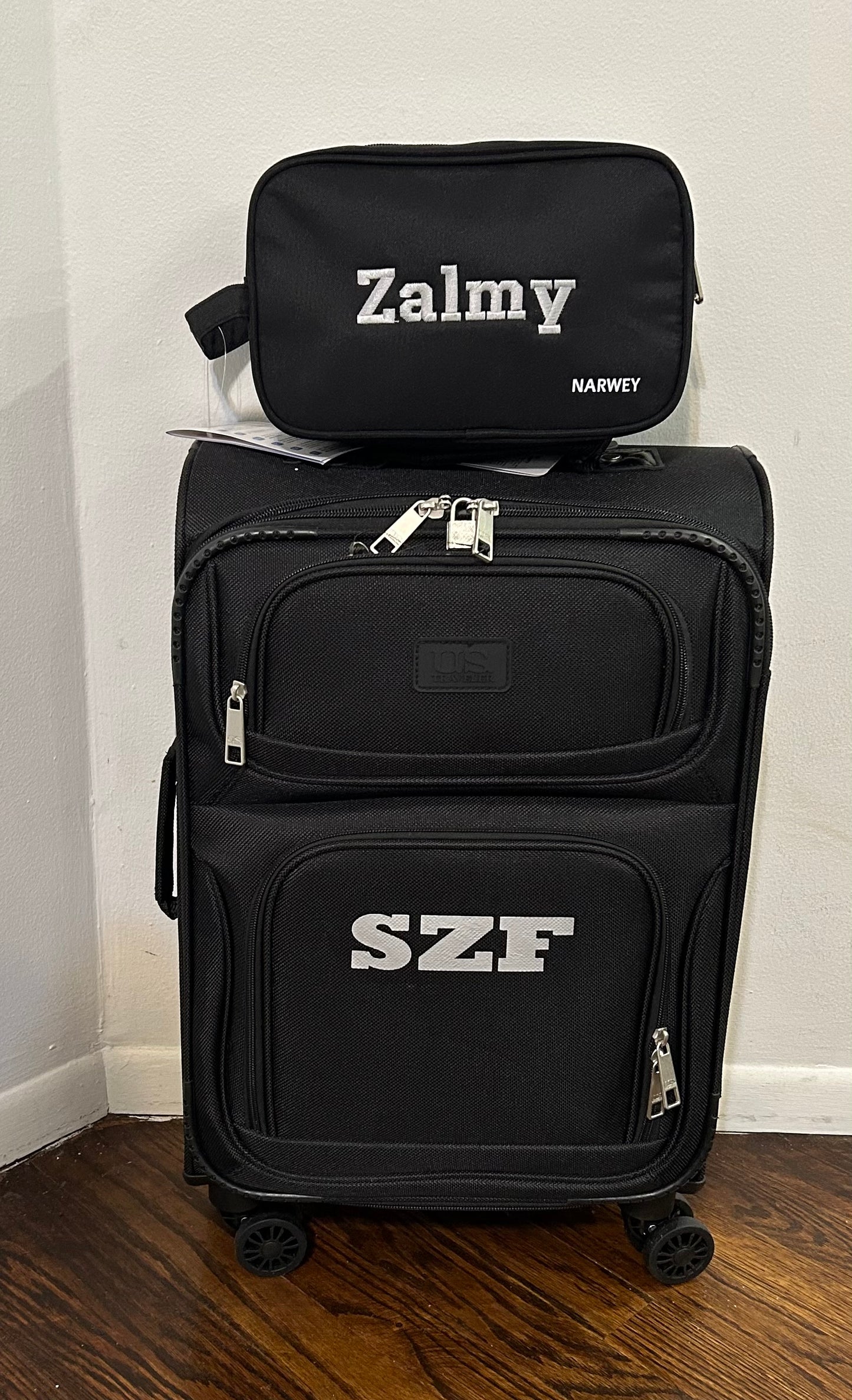 Suitcase + traveling cosmetic bag