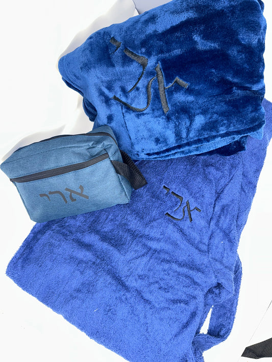 Robe + blanket + cosmetic bag